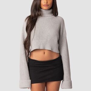 Gray cropped turtleneck